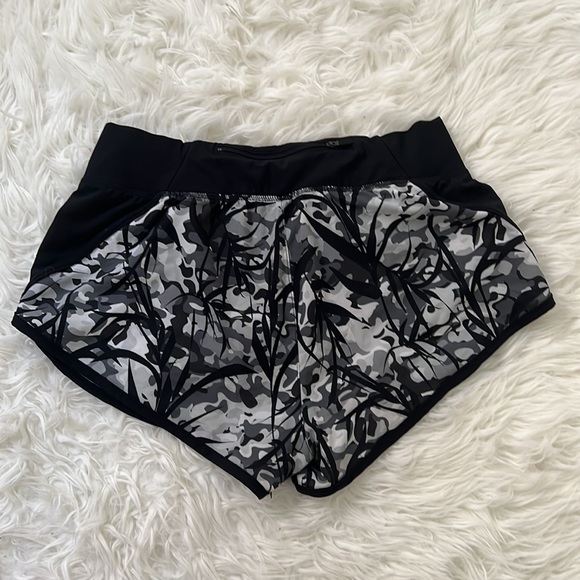 under armour shorts - Picture 3 of 4